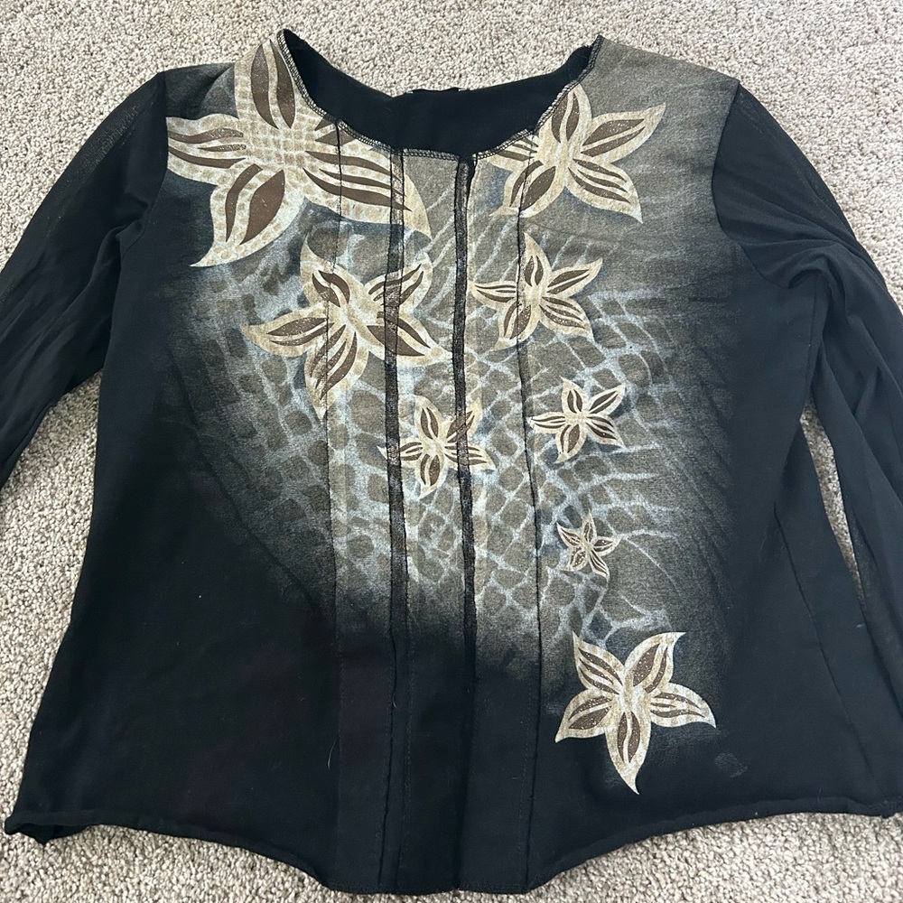 Flower top with mesh sleeves and sparkly details!